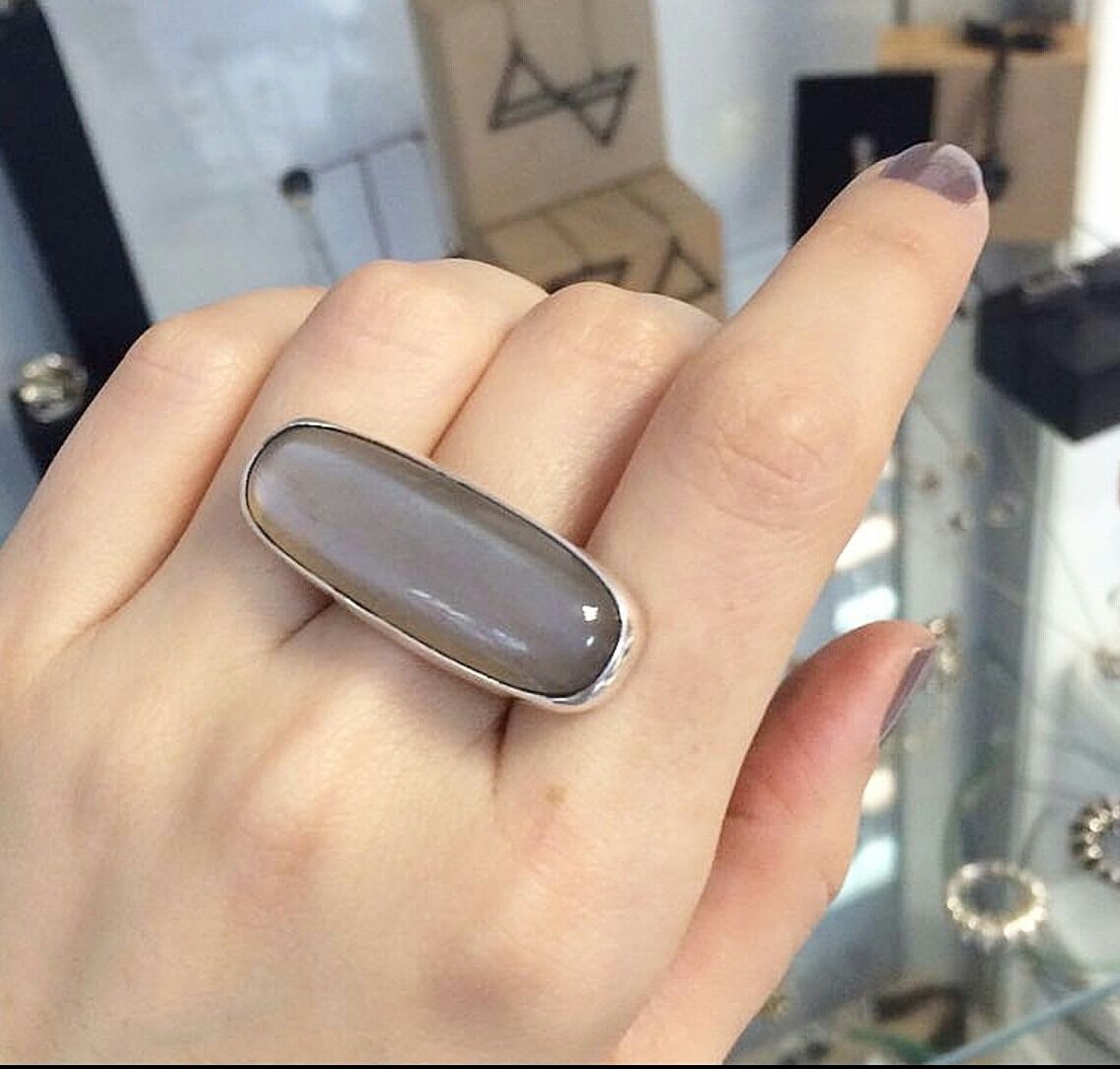 Oval Ay Taşlı Gümüş Yüzük