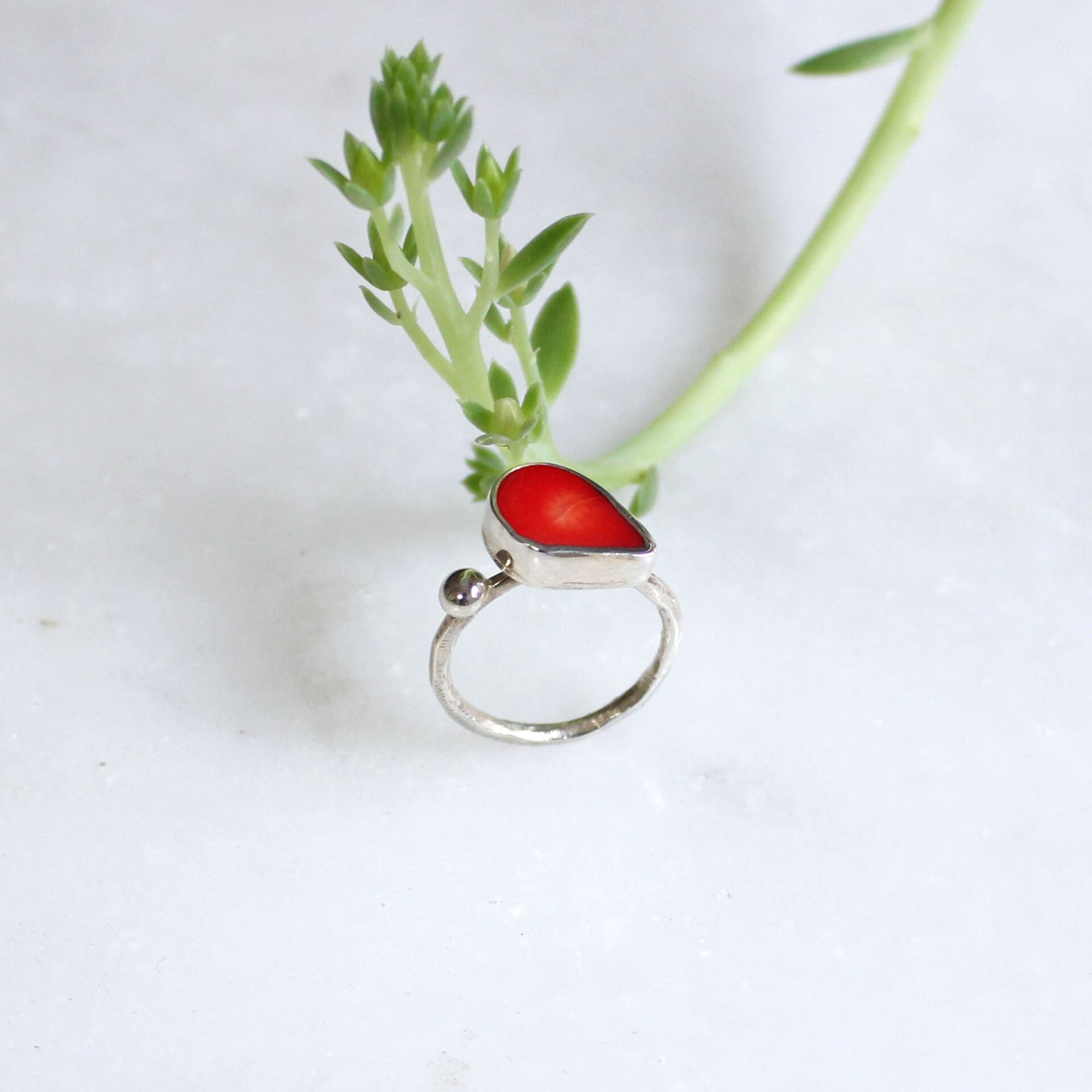 Mercan Taşlı Damla Gümüş Yüzük