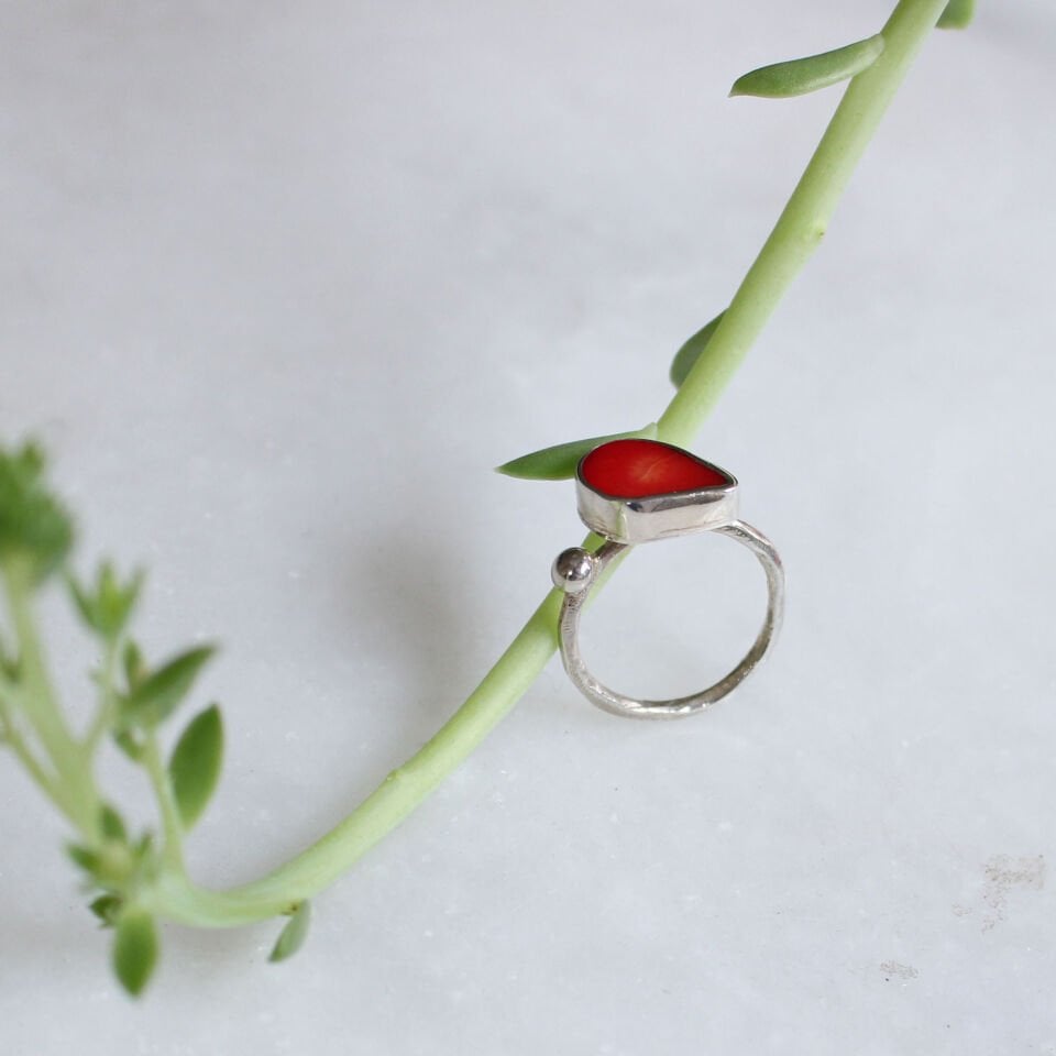 Mercan Taşlı Damla Gümüş Yüzük