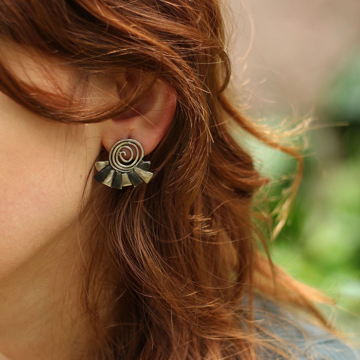 Çift Renkli Yelpaze Gümüş Küpe