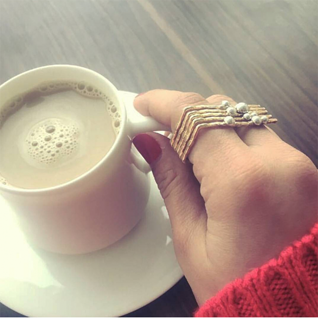 Gümüş Güverseli Köşeli Bronz Yüzük