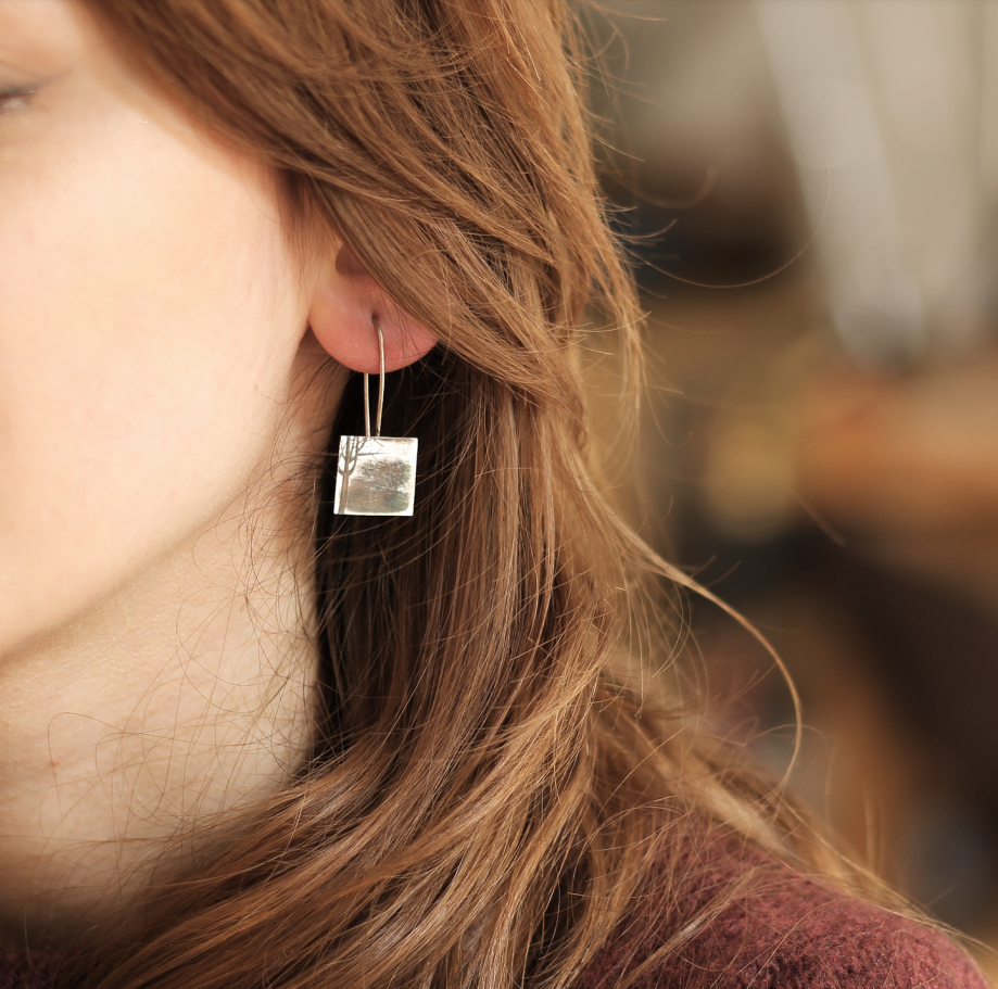 Ağaç Desenli Gümüş Kare Küpe