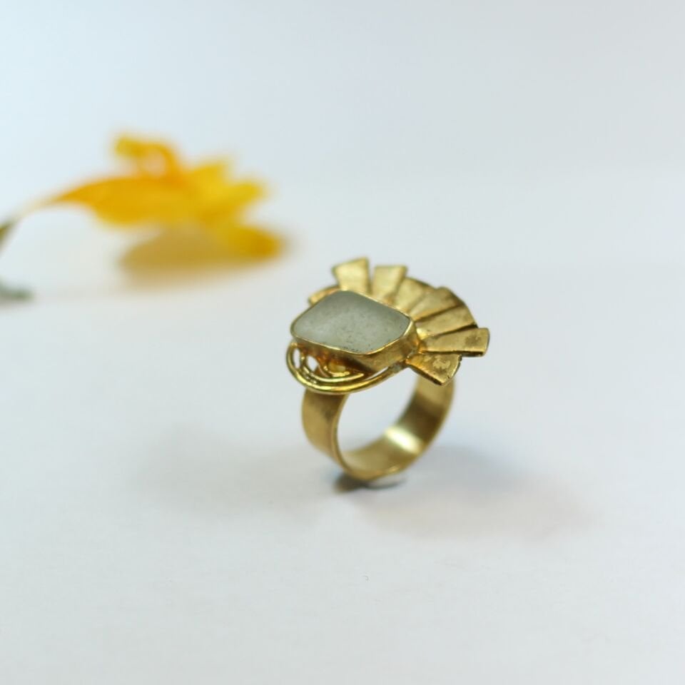 Beyaz Deniz Camı Papatya Bronz Yüzük