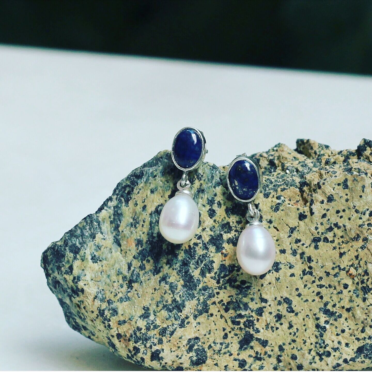 Damla İnci ve Lapis Taşlı Gümüş Küpe