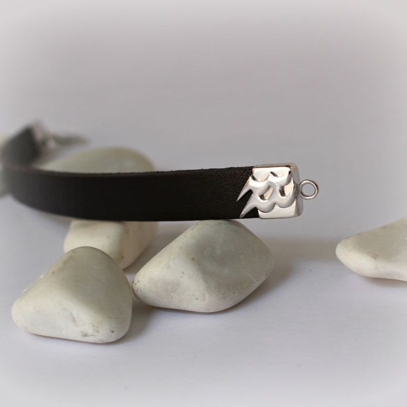 Gümüş Burç Simgeli Deri Kayışlı Bileklik