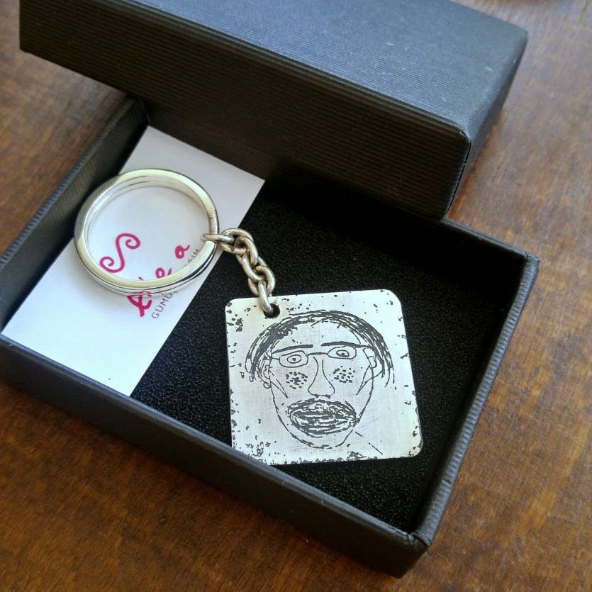 Çocuk Çizgisiyle Gümüş Anahtarlık