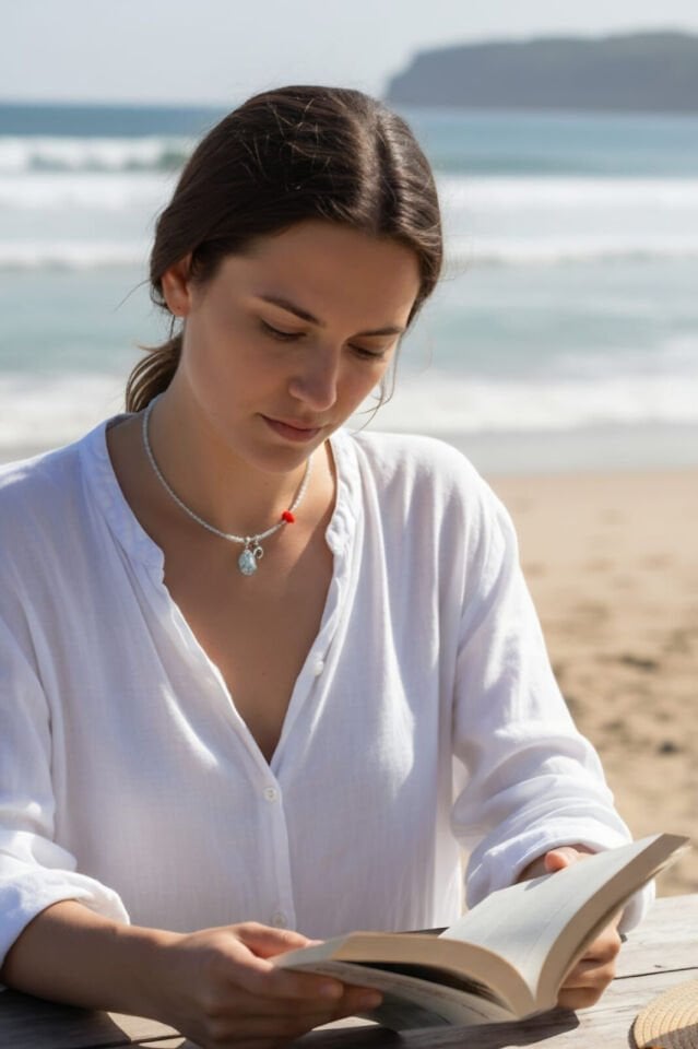 Aquamarine dizide mercan detaylı aquamarine charm kolye