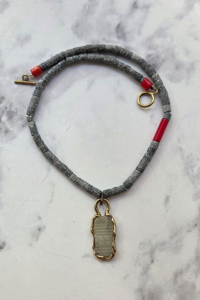 El yapımı geri dönüştürülmüş deniz camı kolye L'ea