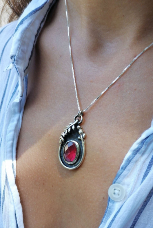 Defne Yapraklı Lâl Taşlı Damla Kolye L'ea Gümüş Tasarım 